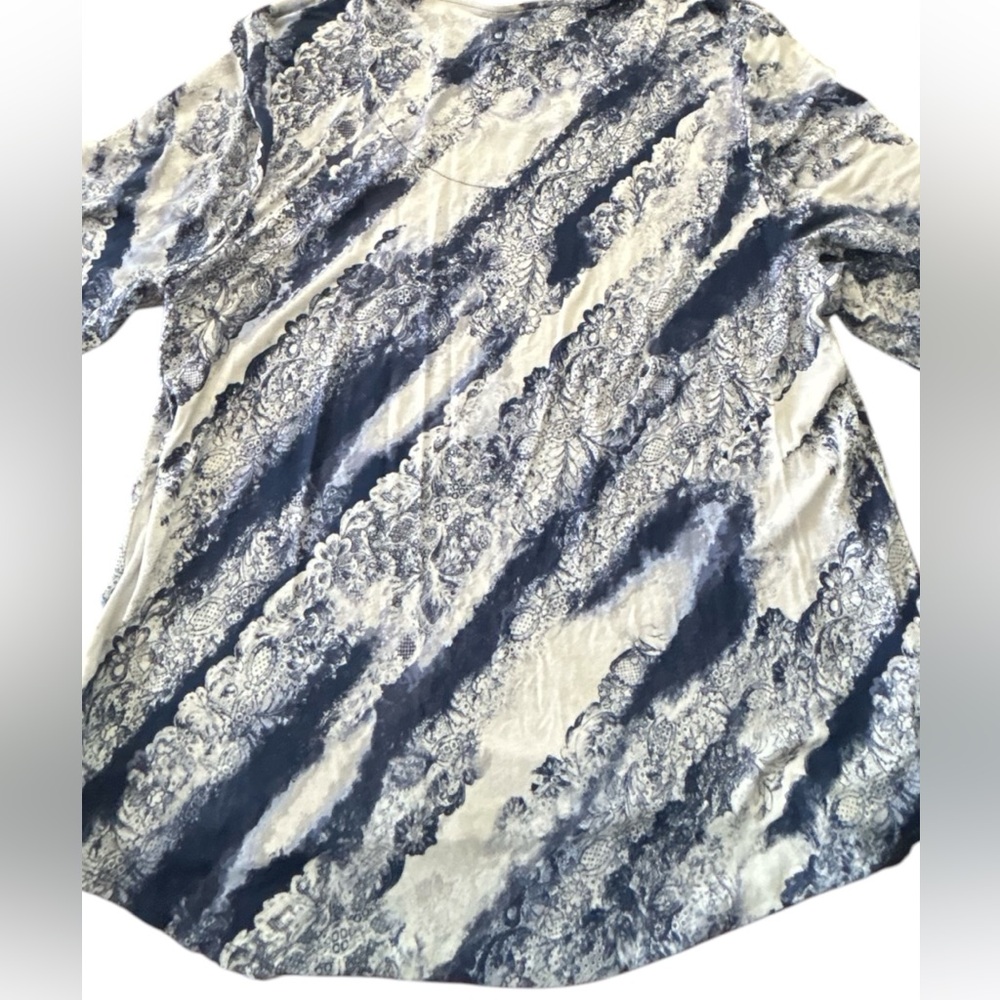 Chico's Woman Navy and White Scoop Neck Printed Long Sleeve Top SZ 3/16/XL EUC - Picture 11 of 11